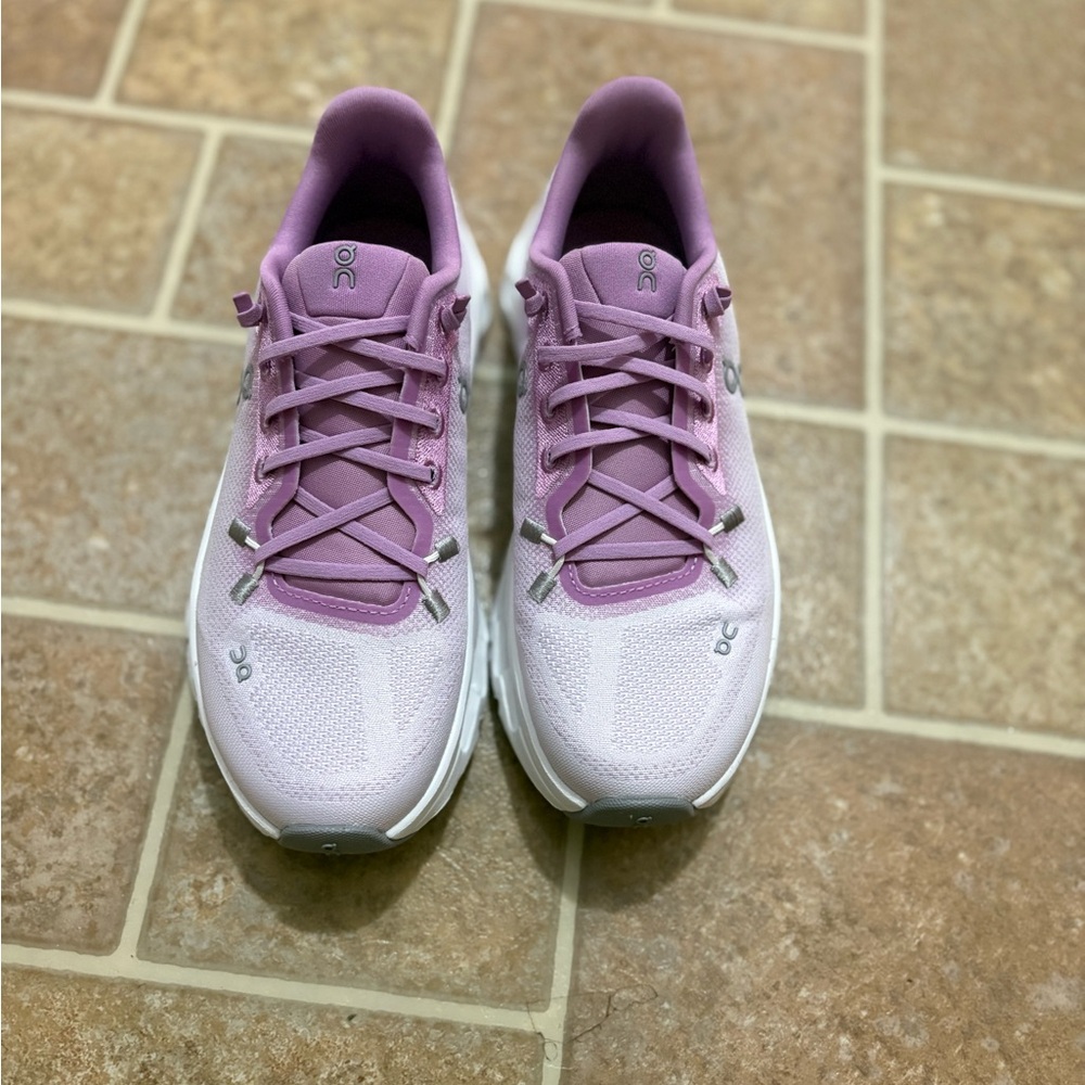 NIB On Cloud Tilt Running Purple/White Athletic Shoes Women’s Size 6/37 - Picture 2 of 6